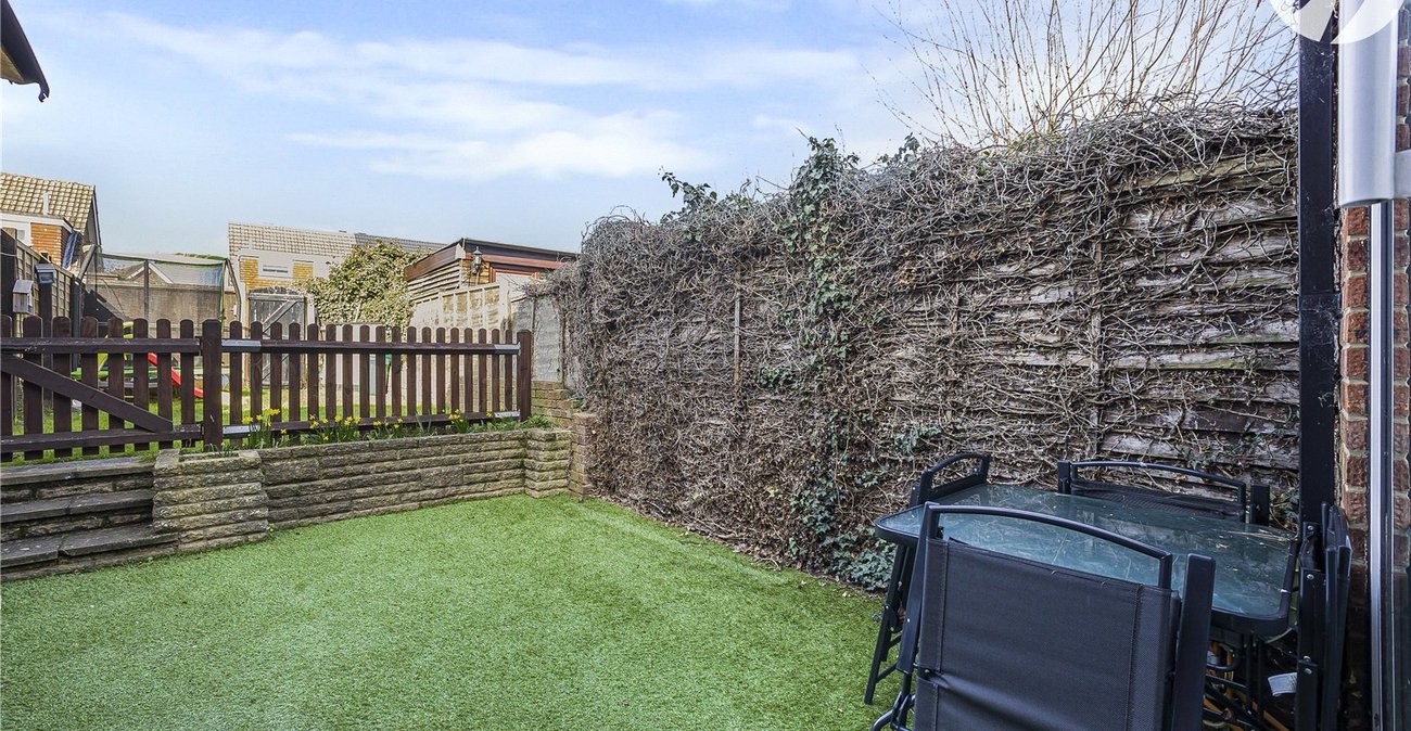 2 bedroom house for sale in Hextable | Robinson Jackson