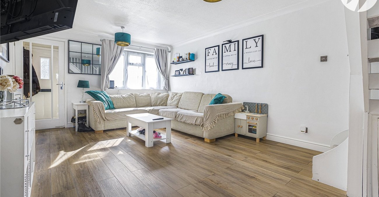 2 bedroom house for sale in Hextable | Robinson Jackson