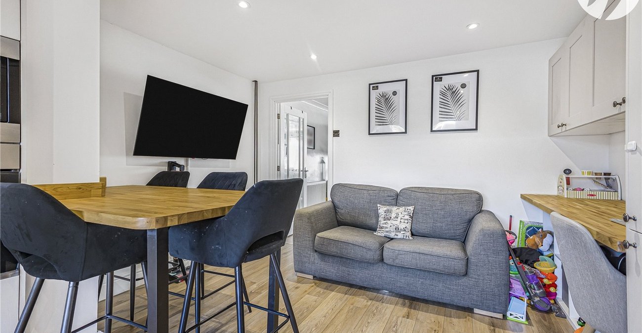 2 bedroom house for sale in Hextable | Robinson Jackson