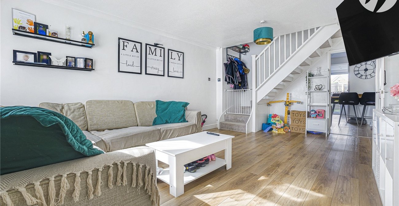 2 bedroom house for sale in Hextable | Robinson Jackson