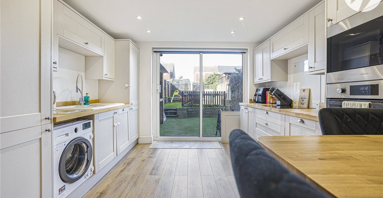 2 bedroom house for sale in Hextable | Robinson Jackson