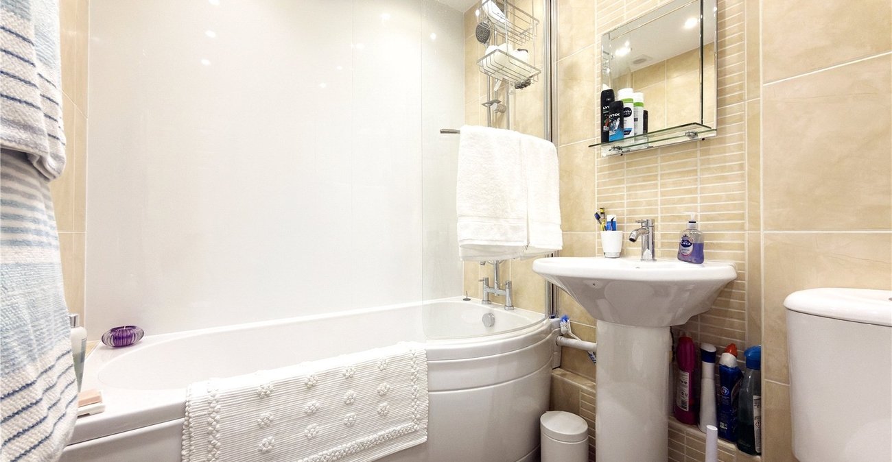 4 bedroom house for sale in Hextable | Robinson Jackson