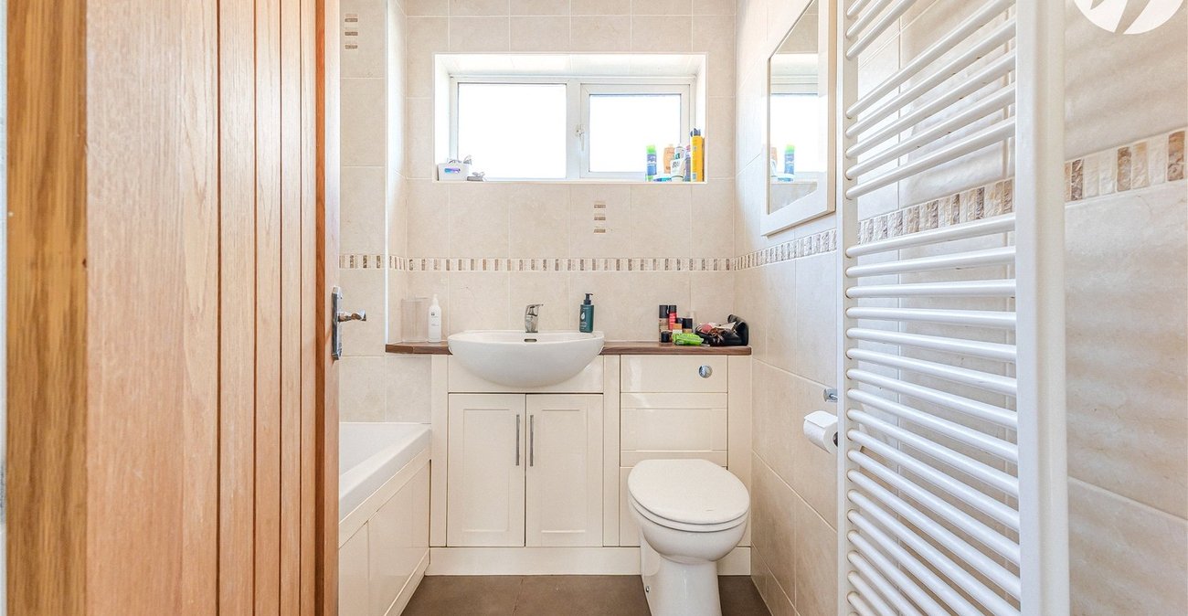 4 bedroom house for sale in Hextable | Robinson Jackson