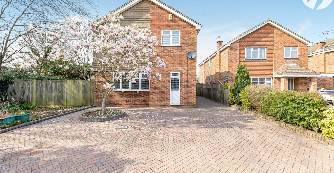 4 bedroom house for sale in Hextable | Robinson Jackson