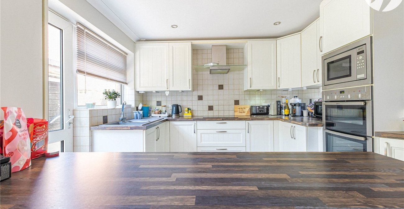 4 bedroom house for sale in Hextable | Robinson Jackson