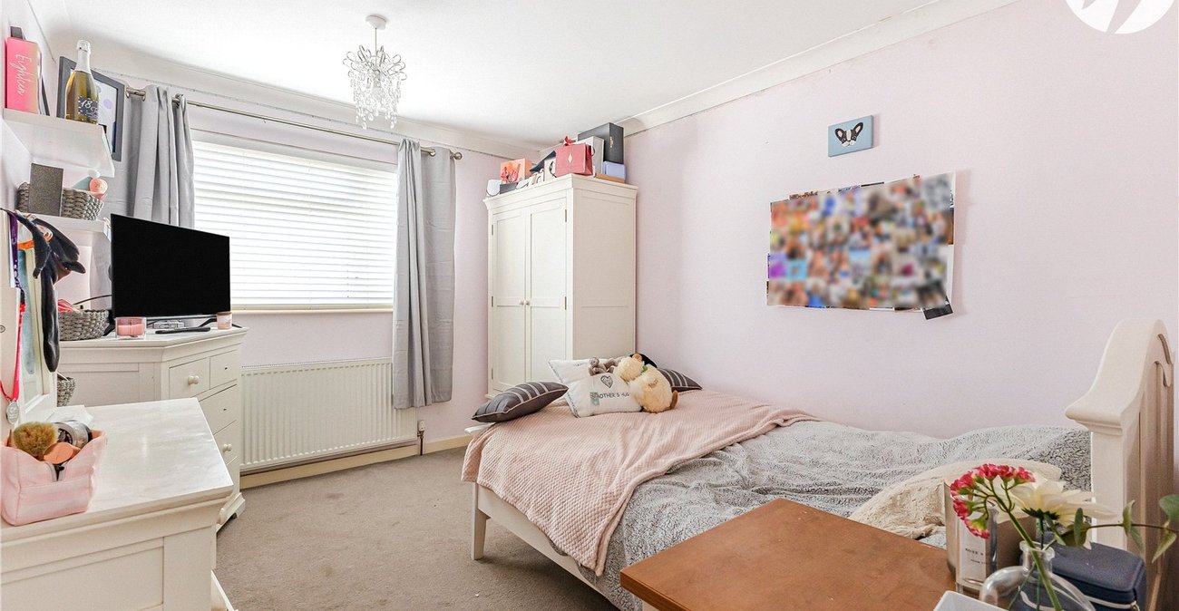 4 bedroom house for sale in Hextable | Robinson Jackson