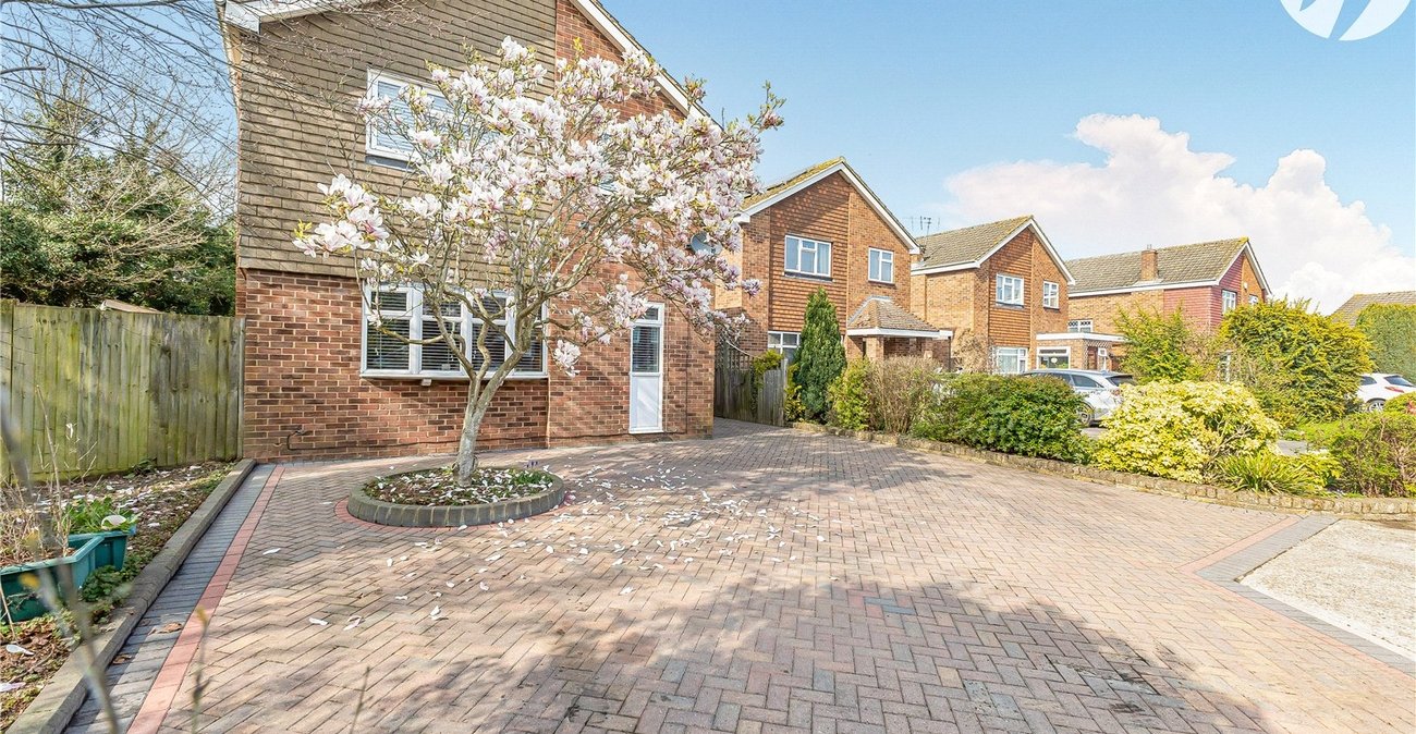 4 bedroom house for sale in Hextable | Robinson Jackson
