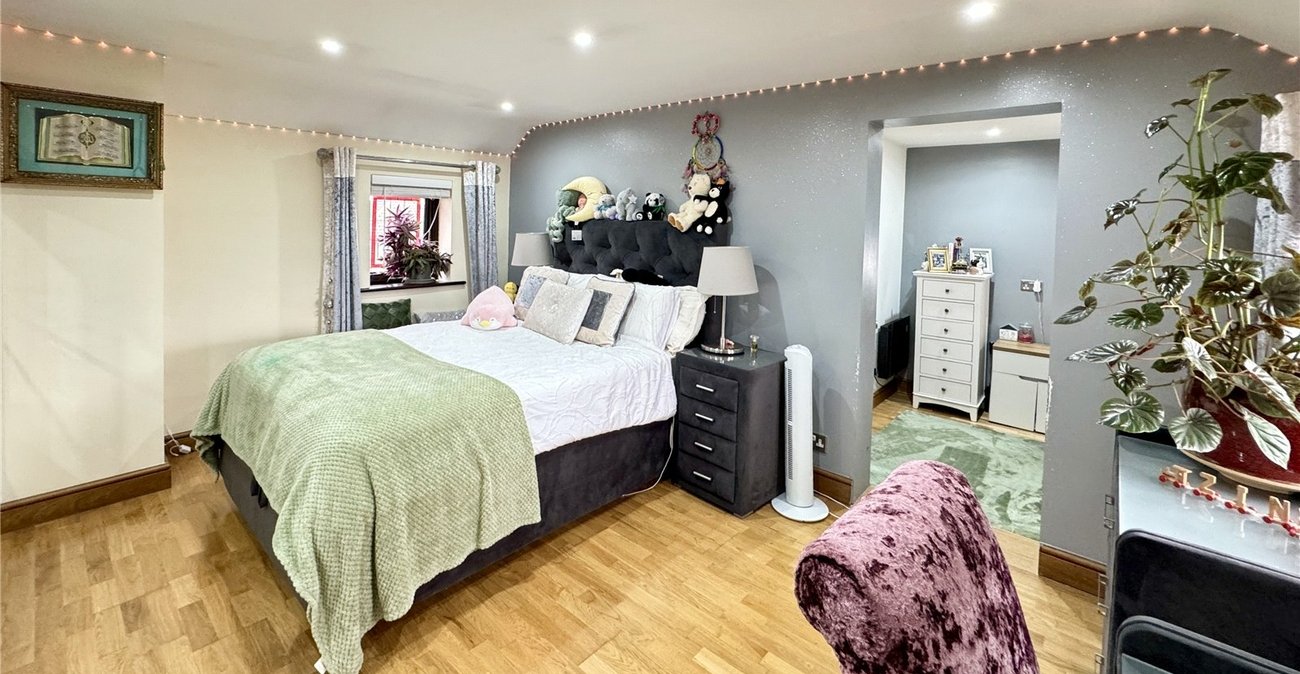 5 bedroom house for sale in Hextable | Robinson Jackson