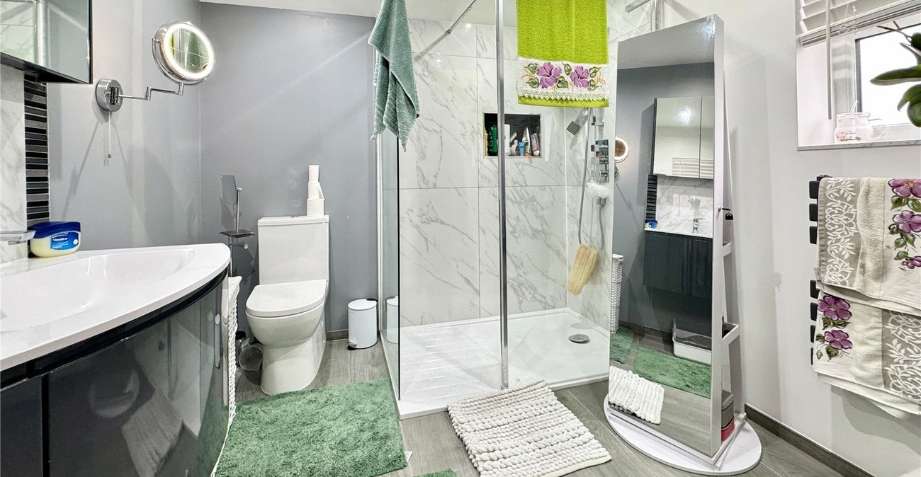 5 bedroom house for sale in Hextable | Robinson Jackson