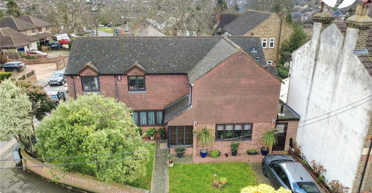 5 bedroom house for sale in Hextable | Robinson Jackson