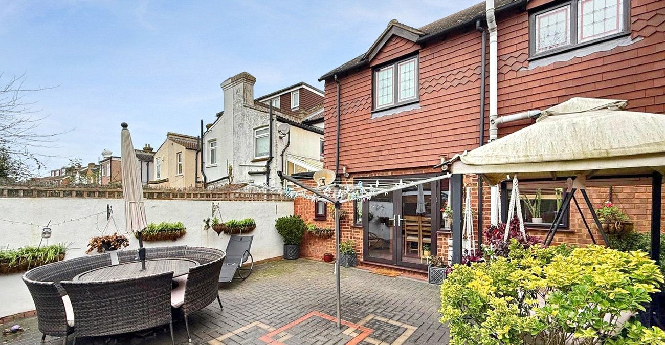 5 bedroom house for sale in Hextable | Robinson Jackson