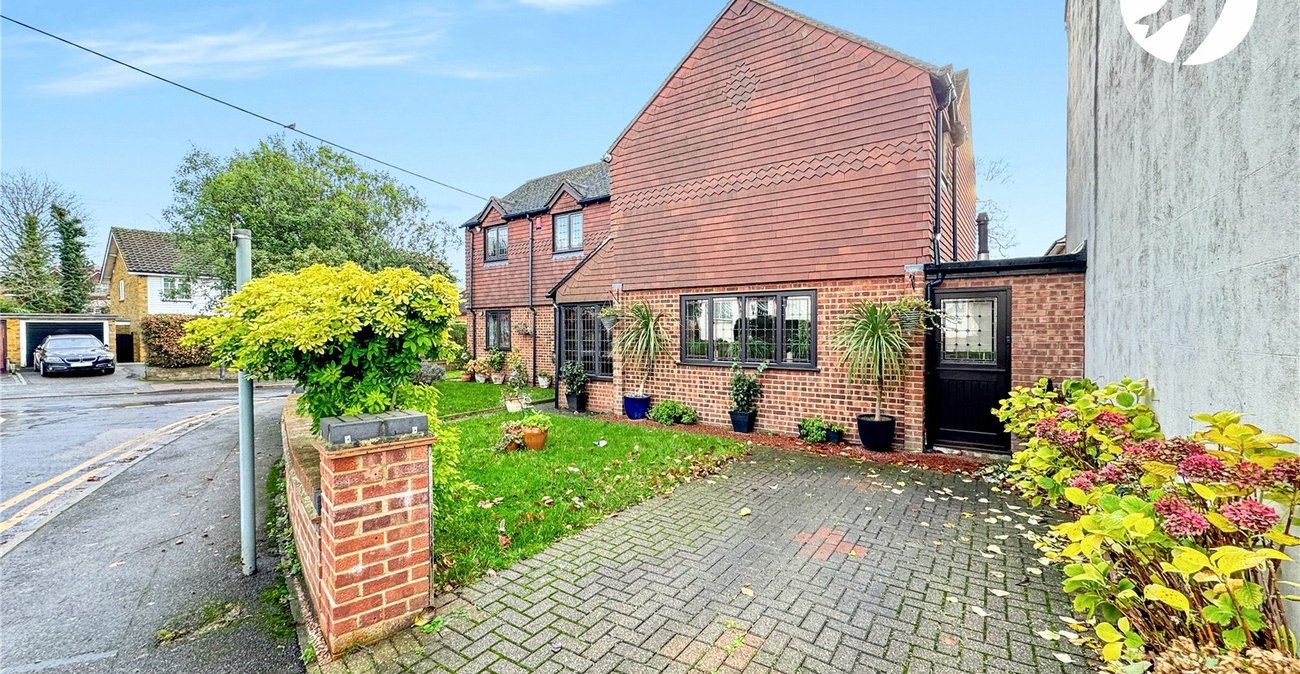 5 bedroom house for sale in Hextable | Robinson Jackson