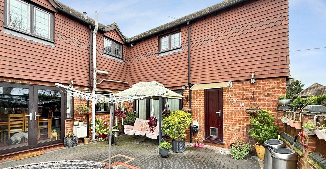 5 bedroom house for sale in Hextable | Robinson Jackson