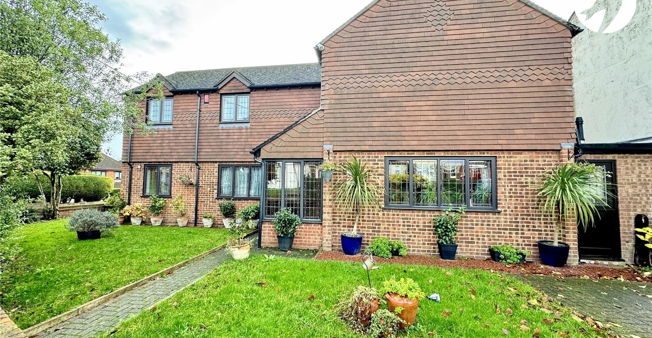 5 bedroom house for sale in Hextable | Robinson Jackson