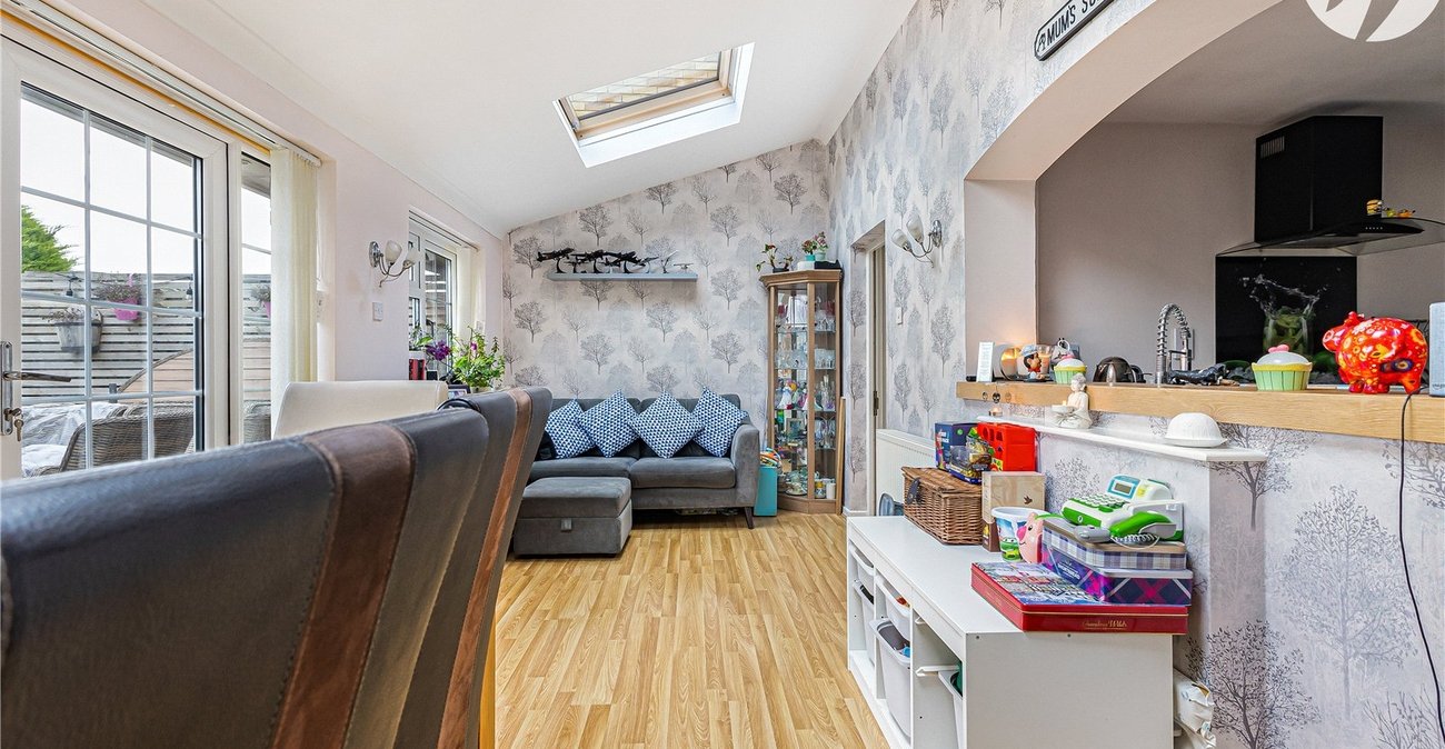 2 bedroom house for sale in Hextable | Robinson Jackson