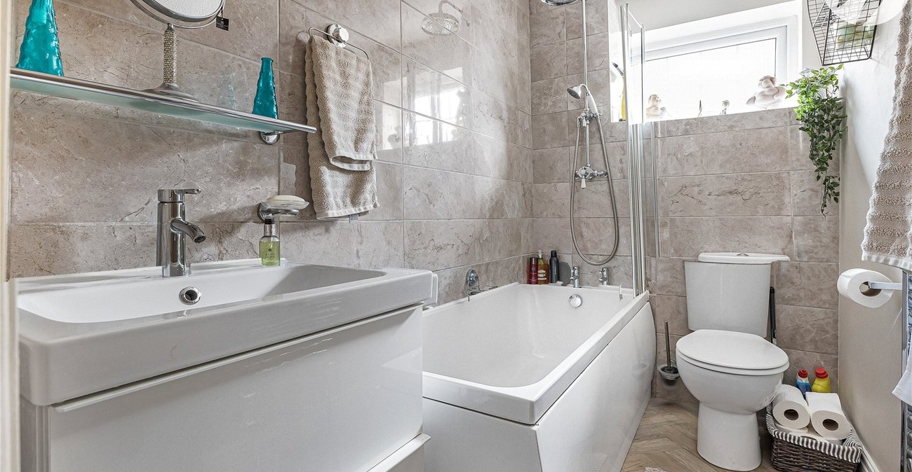 2 bedroom house for sale in Hextable | Robinson Jackson