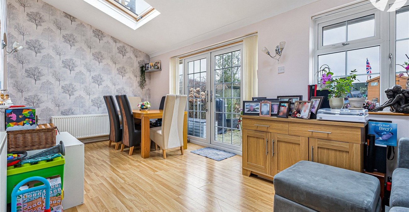 2 bedroom house for sale in Hextable | Robinson Jackson