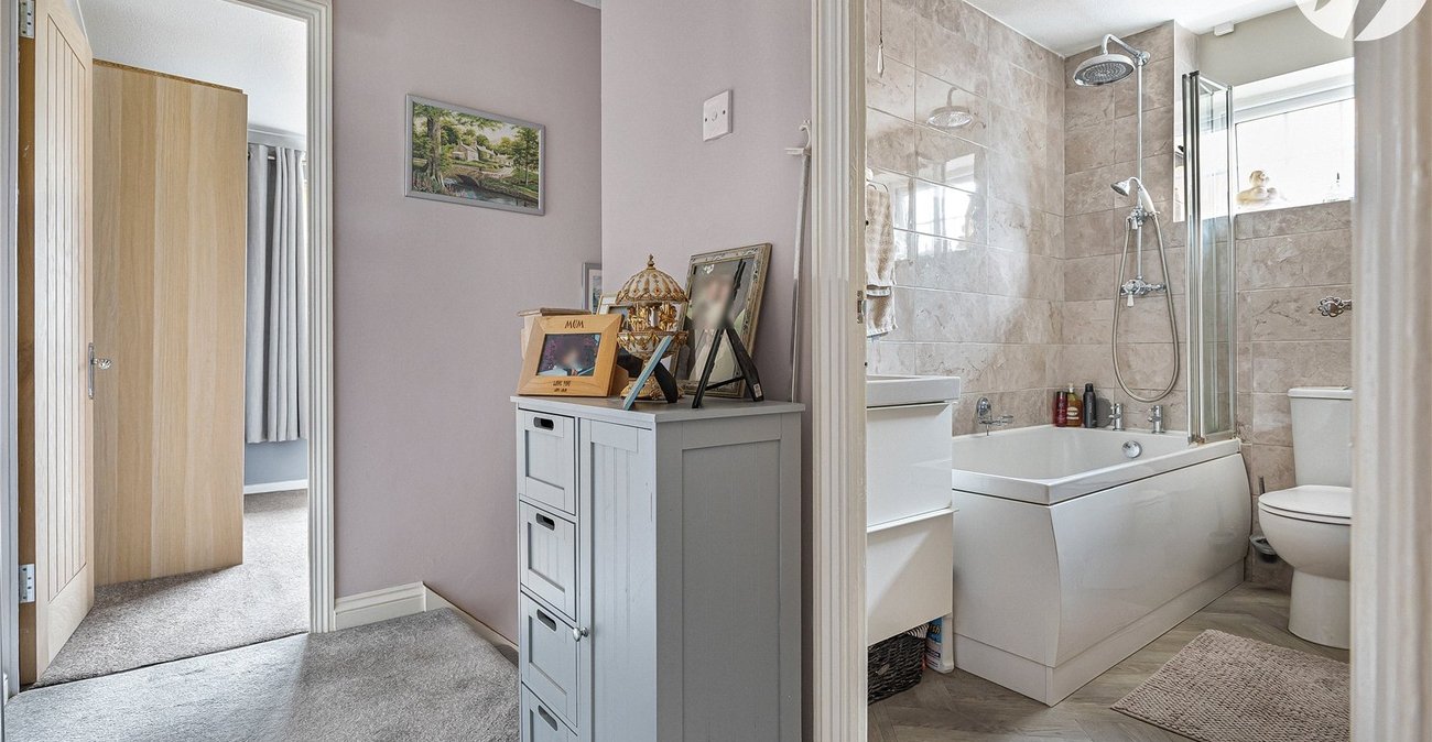 2 bedroom house for sale in Hextable | Robinson Jackson