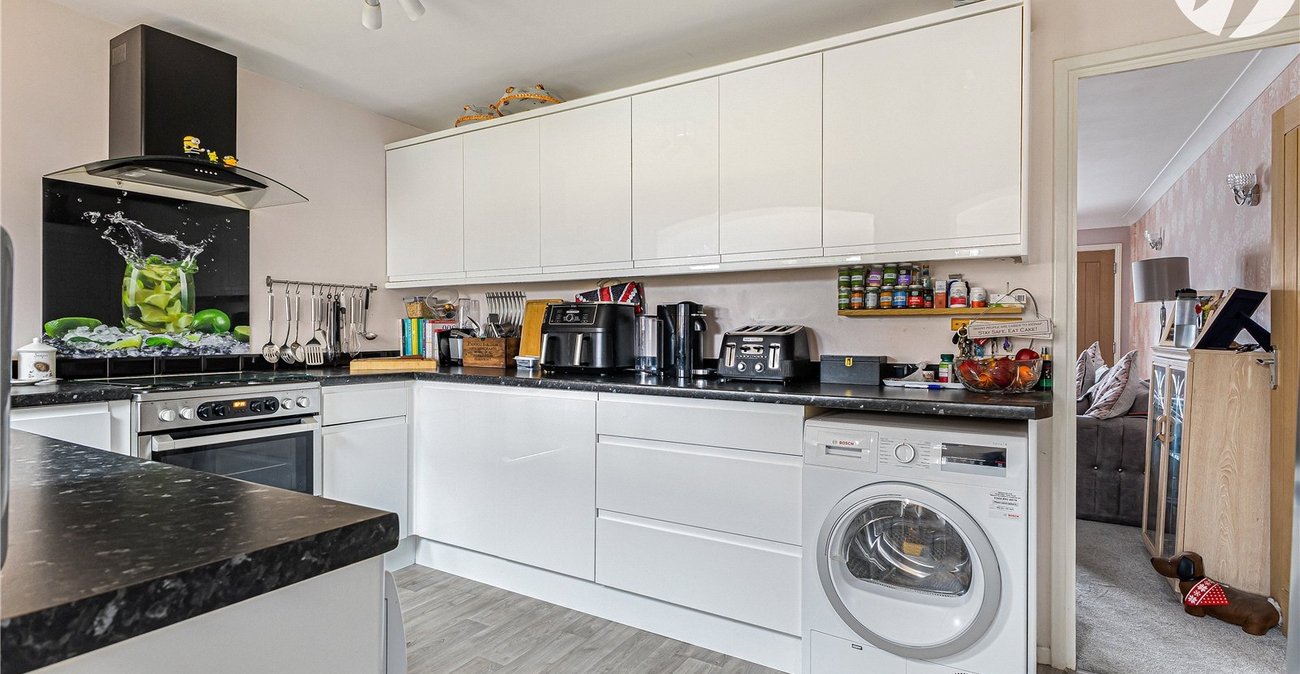 2 bedroom house for sale in Hextable | Robinson Jackson