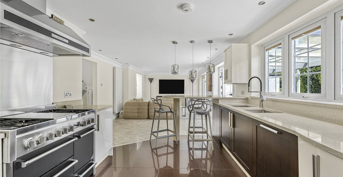 4 bedroom house for sale in Hextable | Robinson Jackson