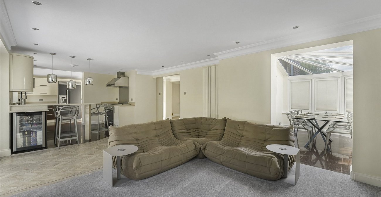 4 bedroom house for sale in Hextable | Robinson Jackson