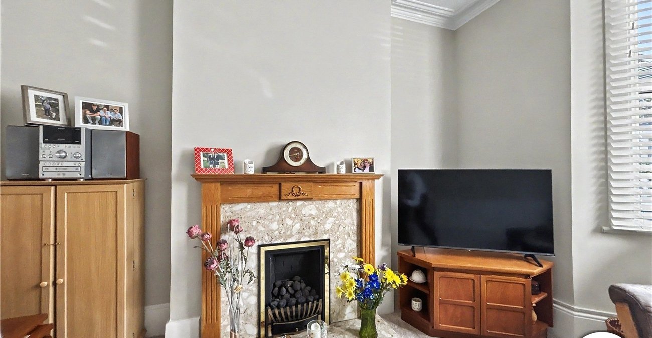 2 bedroom house for sale in Sidcup | Robinson Jackson