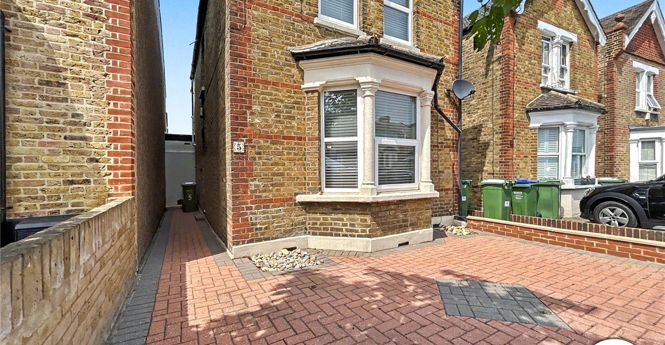 2 bedroom house for sale in Sidcup | Robinson Jackson