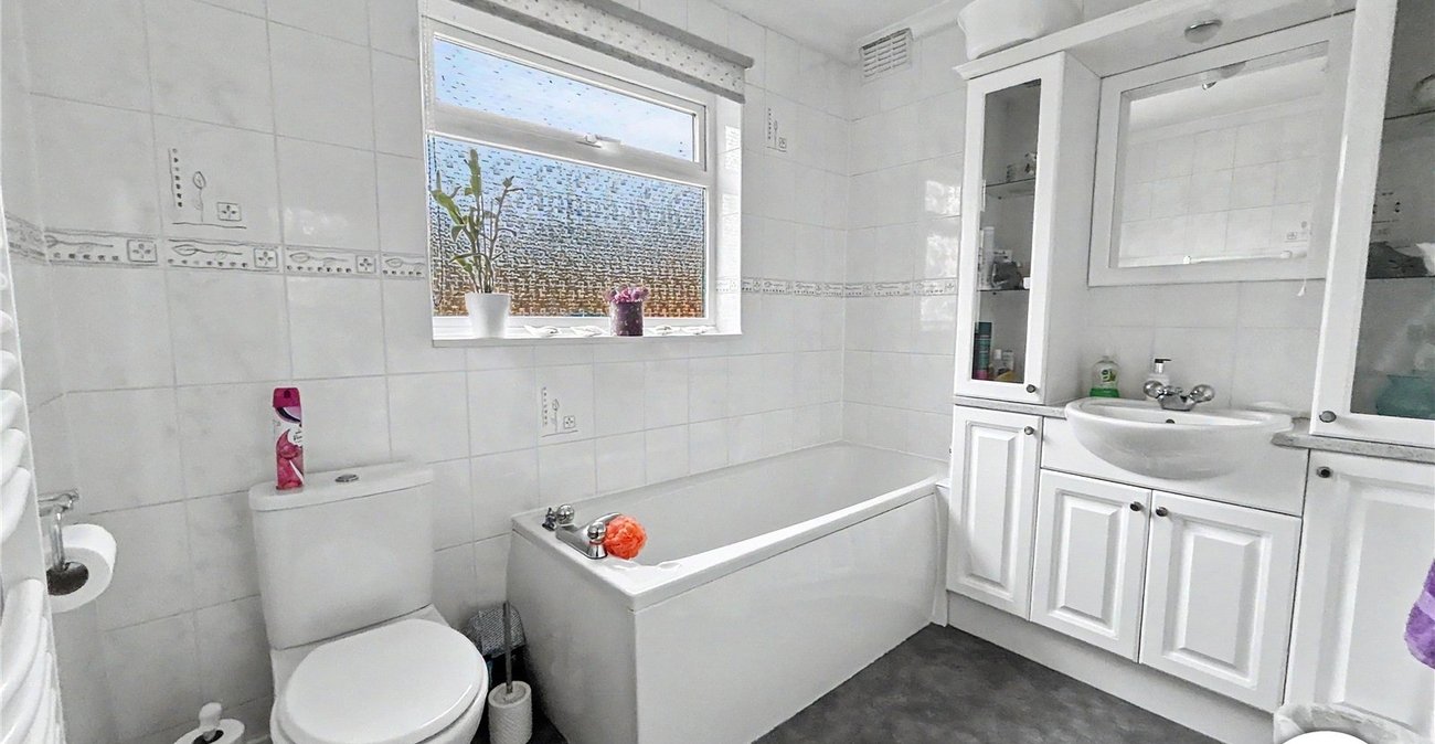 2 bedroom house for sale in Sidcup | Robinson Jackson