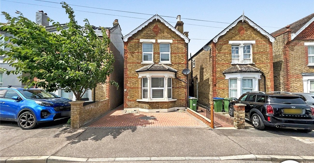 2 bedroom house for sale in Sidcup | Robinson Jackson
