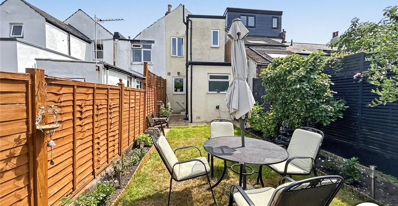 2 bedroom house for sale in Sidcup | Robinson Jackson