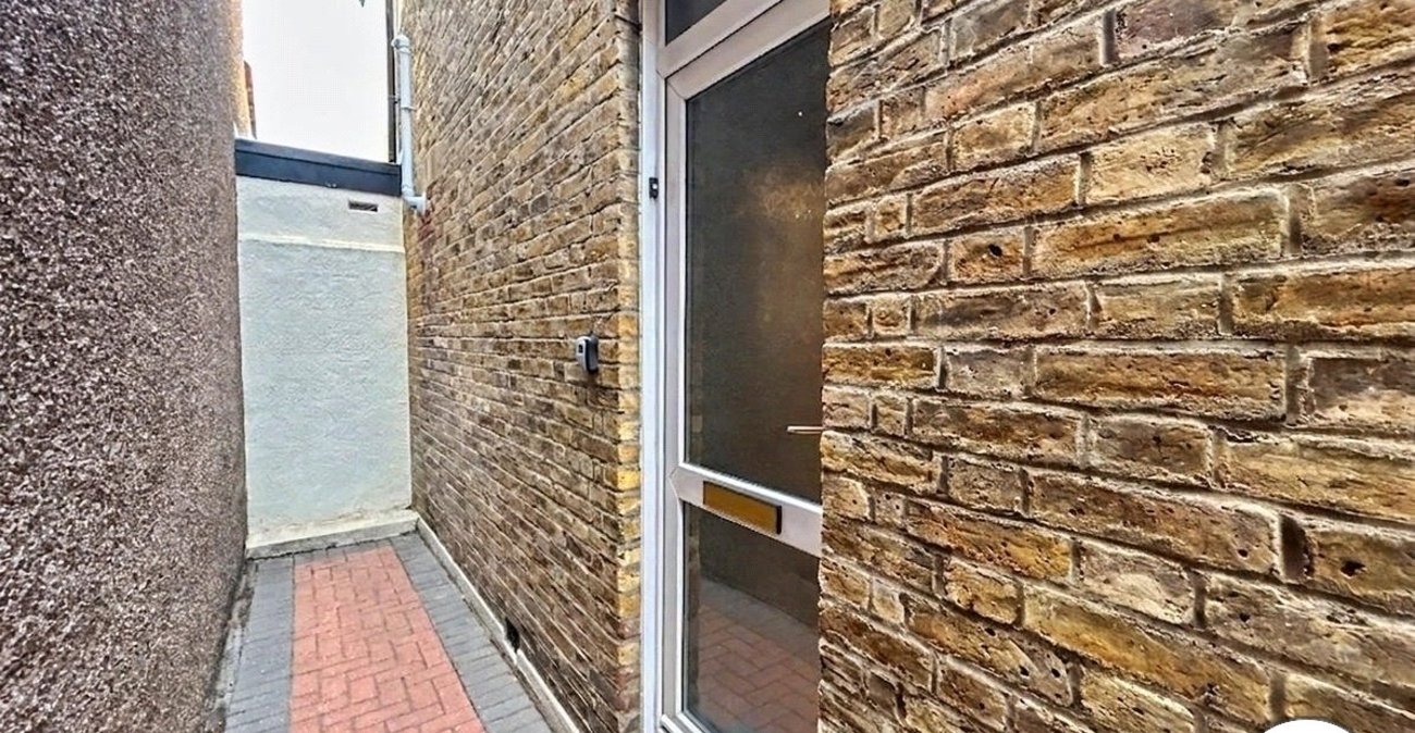 2 bedroom house for sale in Sidcup | Robinson Jackson