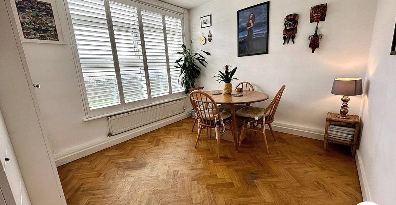 2 bedroom property for sale in London | Robinson Jackson