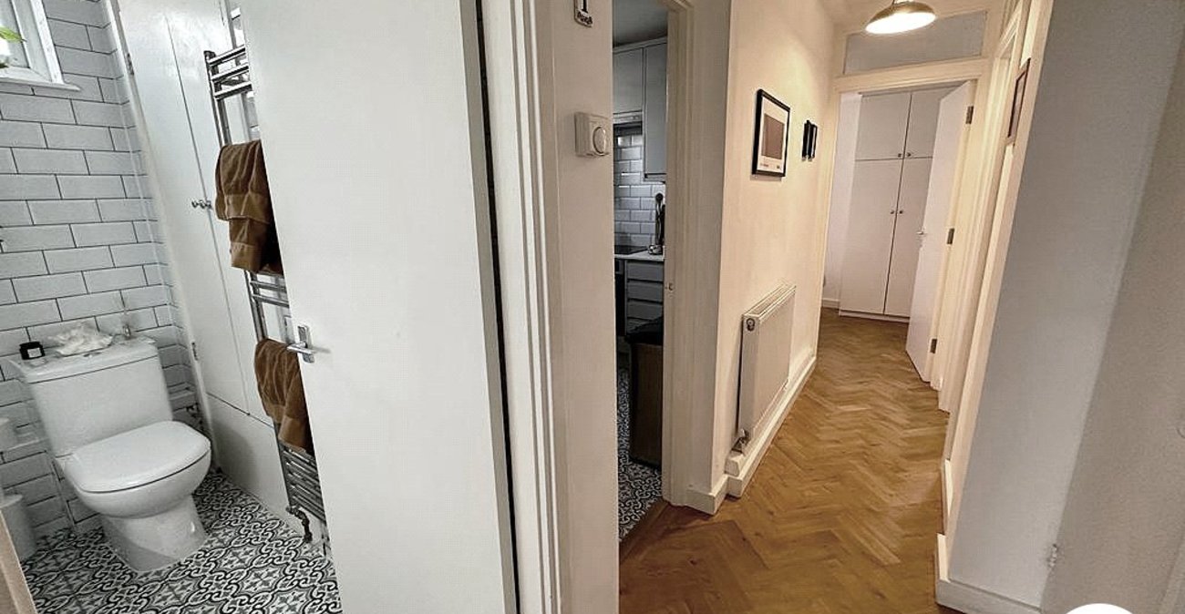 2 bedroom property for sale in London | Robinson Jackson