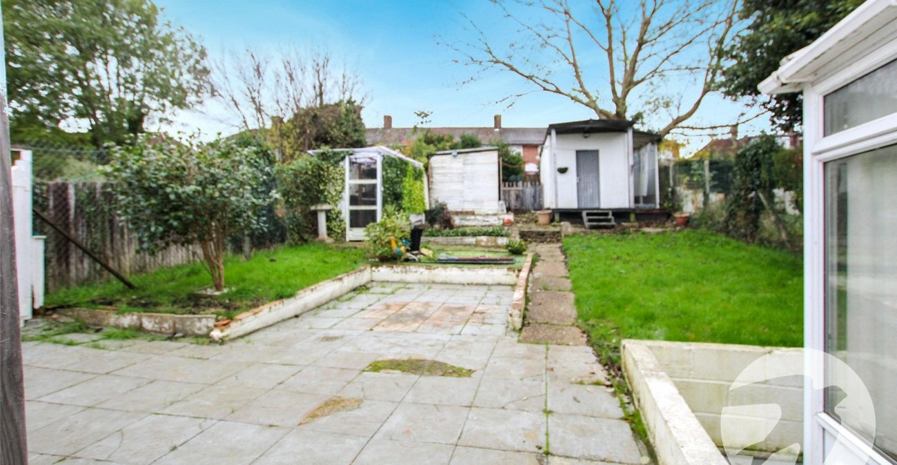 3 bedroom house for sale in London | Robinson Jackson