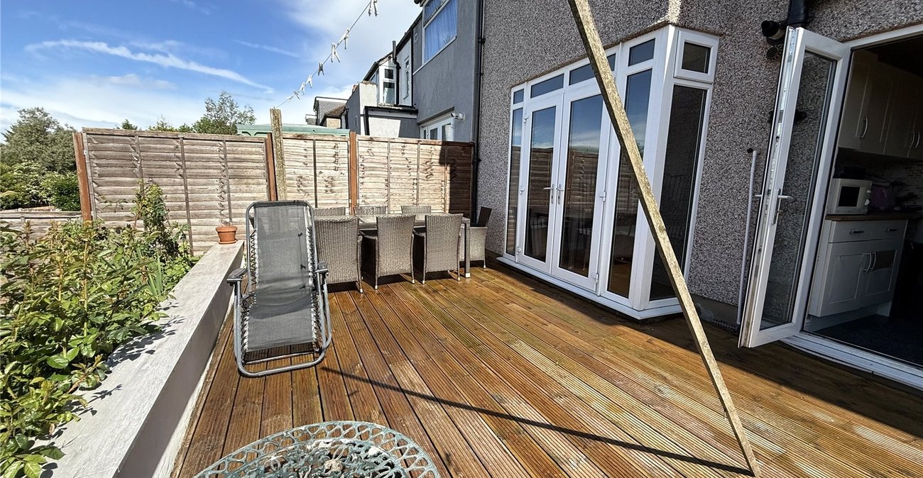 4 bedroom house for sale in London | Robinson Jackson