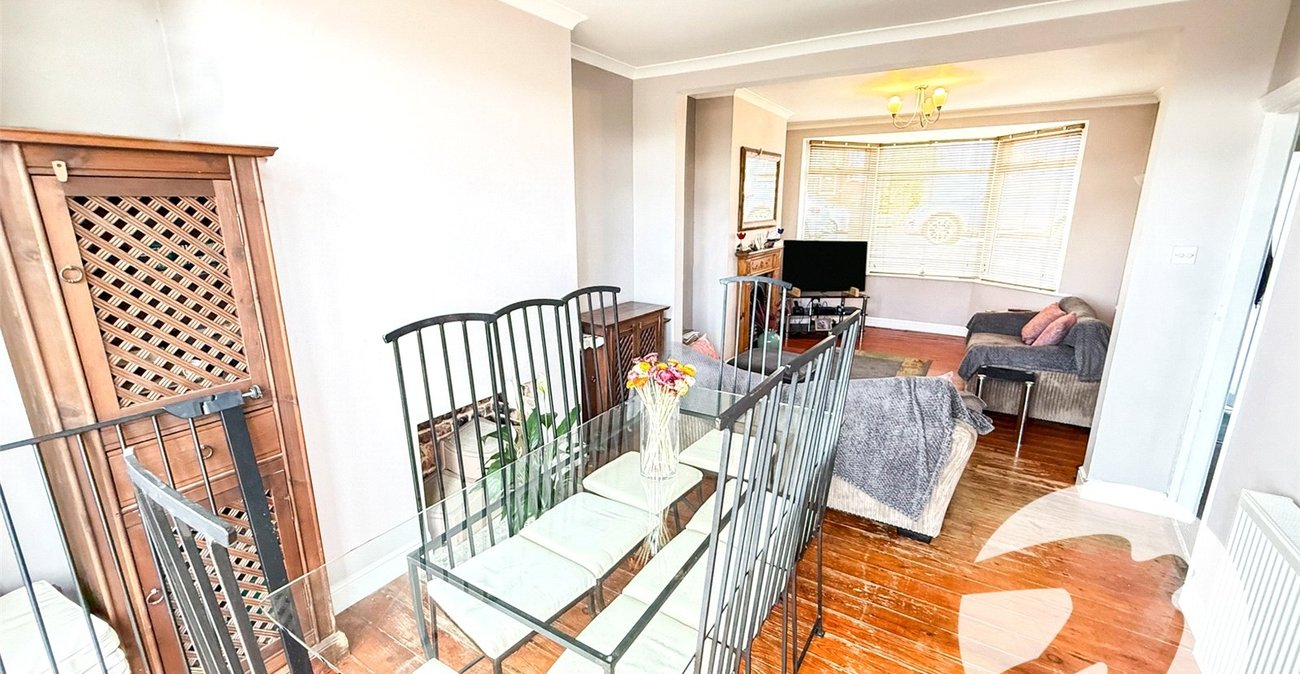 4 bedroom house for sale in London | Robinson Jackson