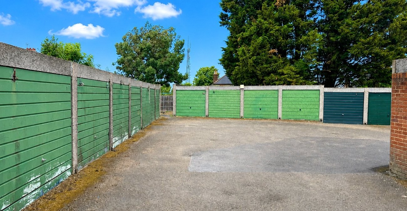 2 bedroom property for sale in Shooters Hill | Robinson Jackson