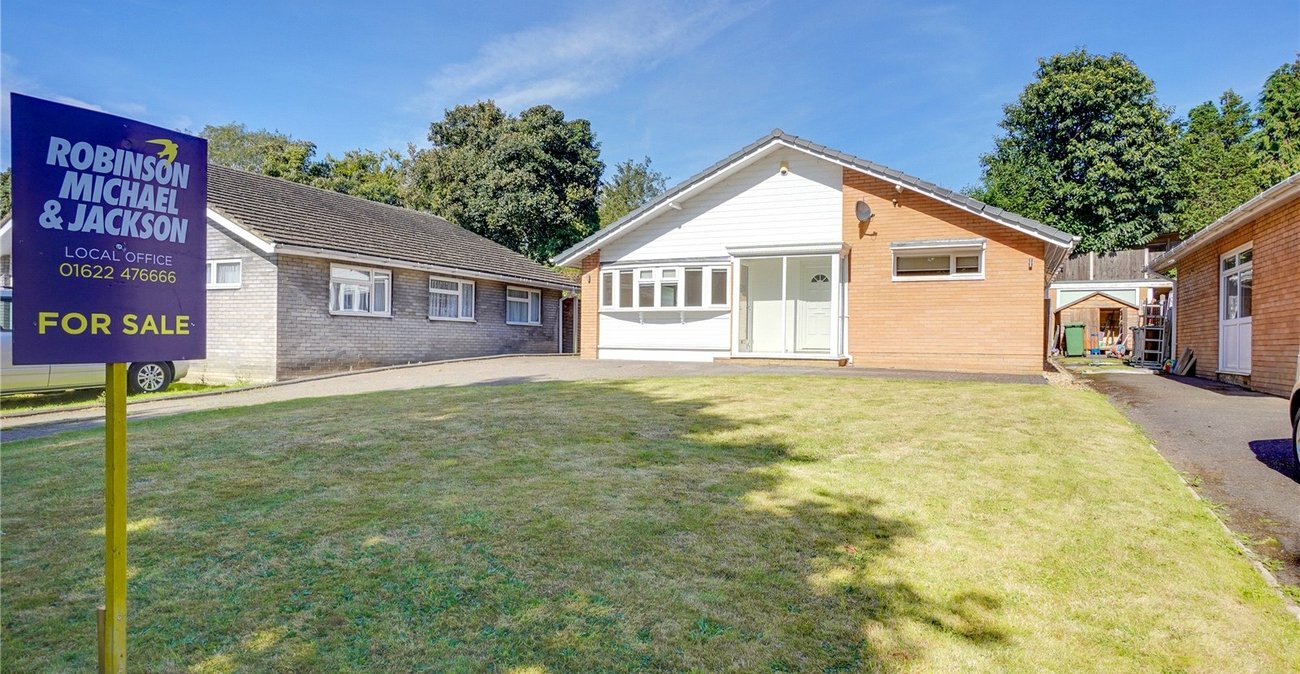 3 bedroom bungalow for sale in Maidstone | Robinson Michael & Jackson