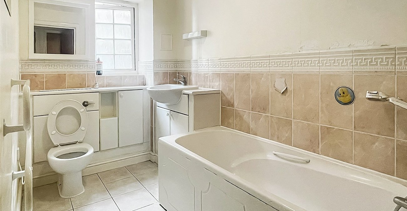 2 bedroom property for sale in Gravesend | Robinson Michael & Jackson