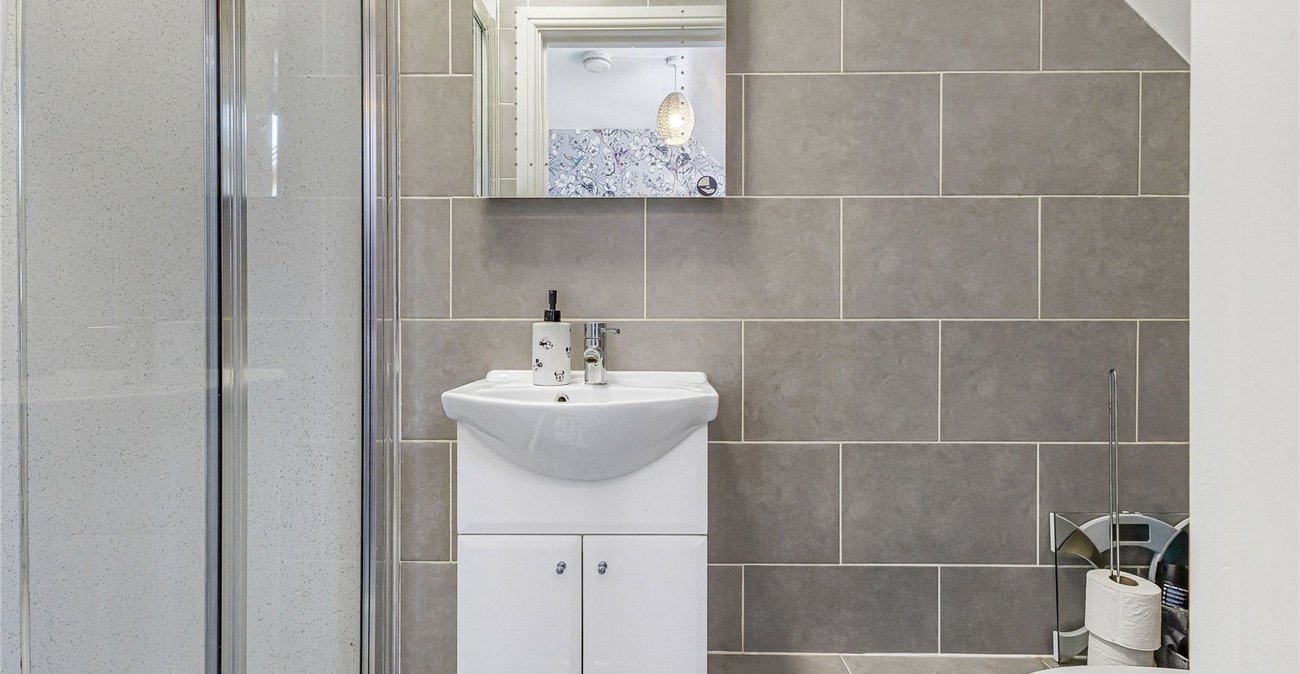 1 bedroom property for sale in Gravesend | Robinson Michael & Jackson