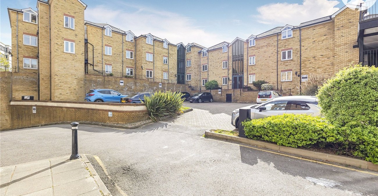 1 bedroom property for sale in Gravesend | Robinson Michael & Jackson