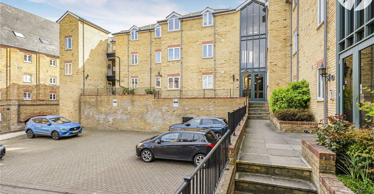 1 bedroom property for sale in Gravesend | Robinson Michael & Jackson