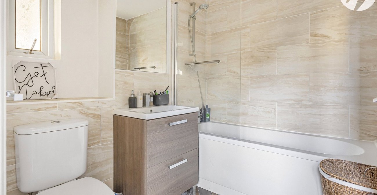1 bedroom property for sale in Gravesend | Robinson Michael & Jackson