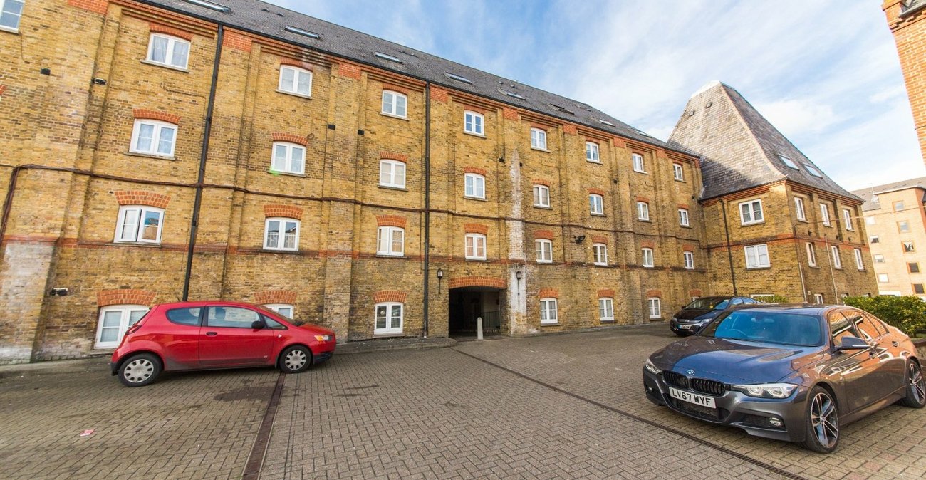 1 bedroom property for sale in Gravesend | Robinson Michael & Jackson