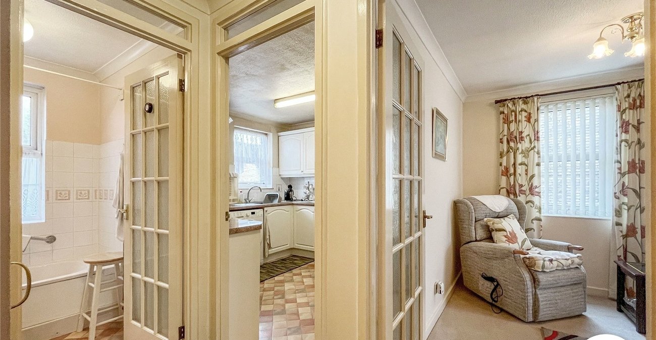 1 bedroom property for sale in West Street | Robinson Michael & Jackson