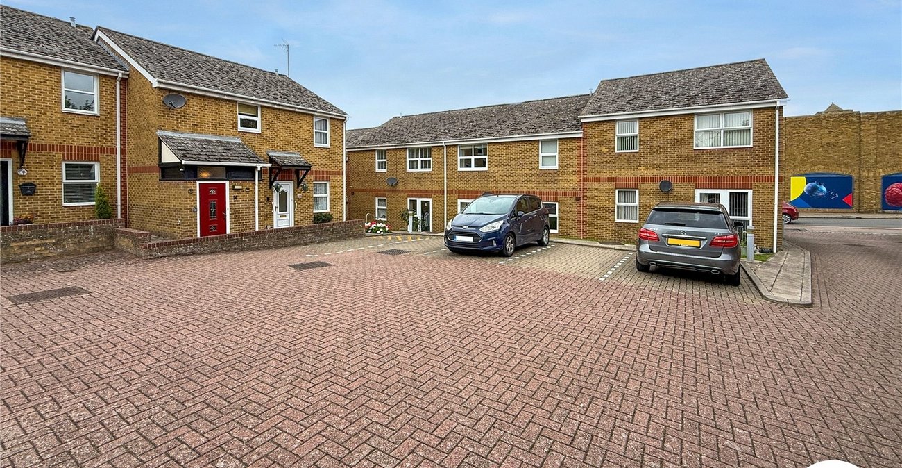 1 bedroom property for sale in West Street | Robinson Michael & Jackson