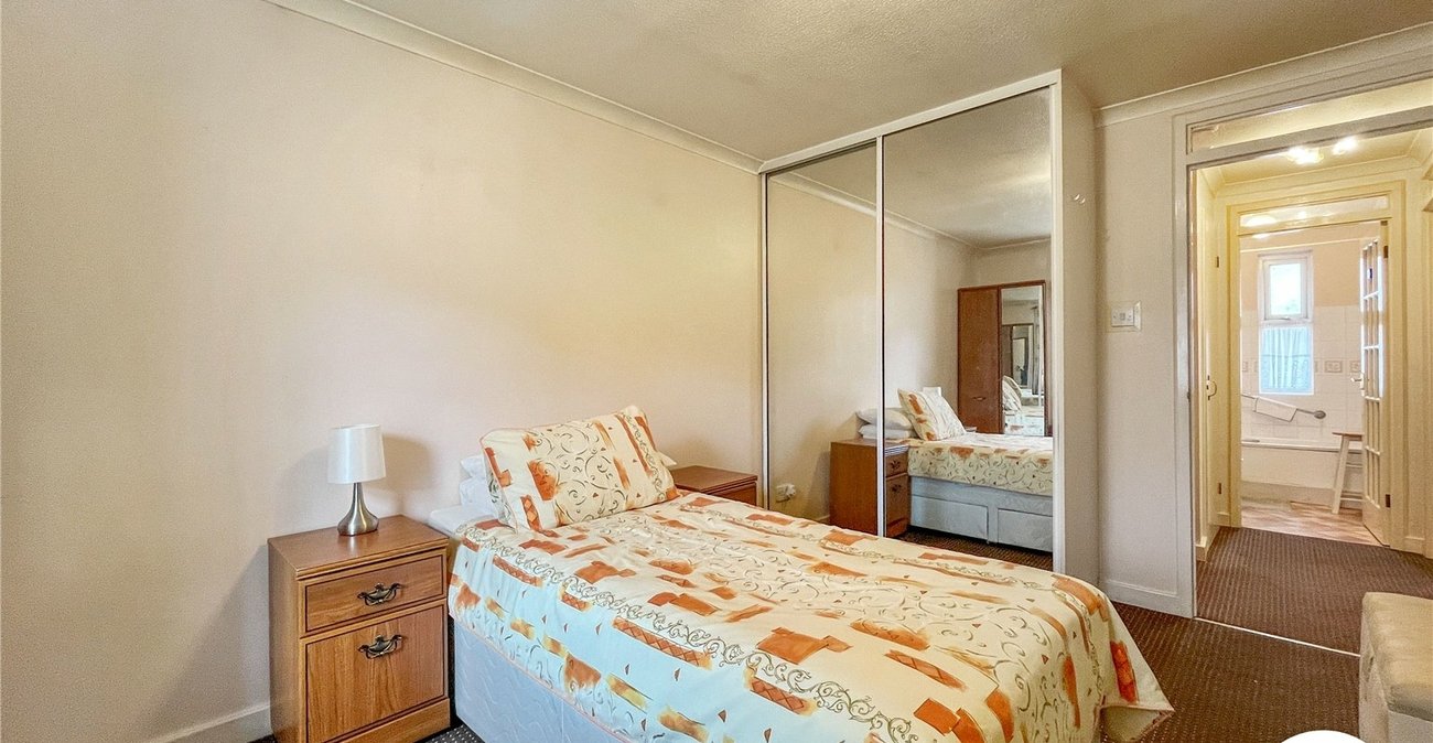 1 bedroom property for sale in West Street | Robinson Michael & Jackson