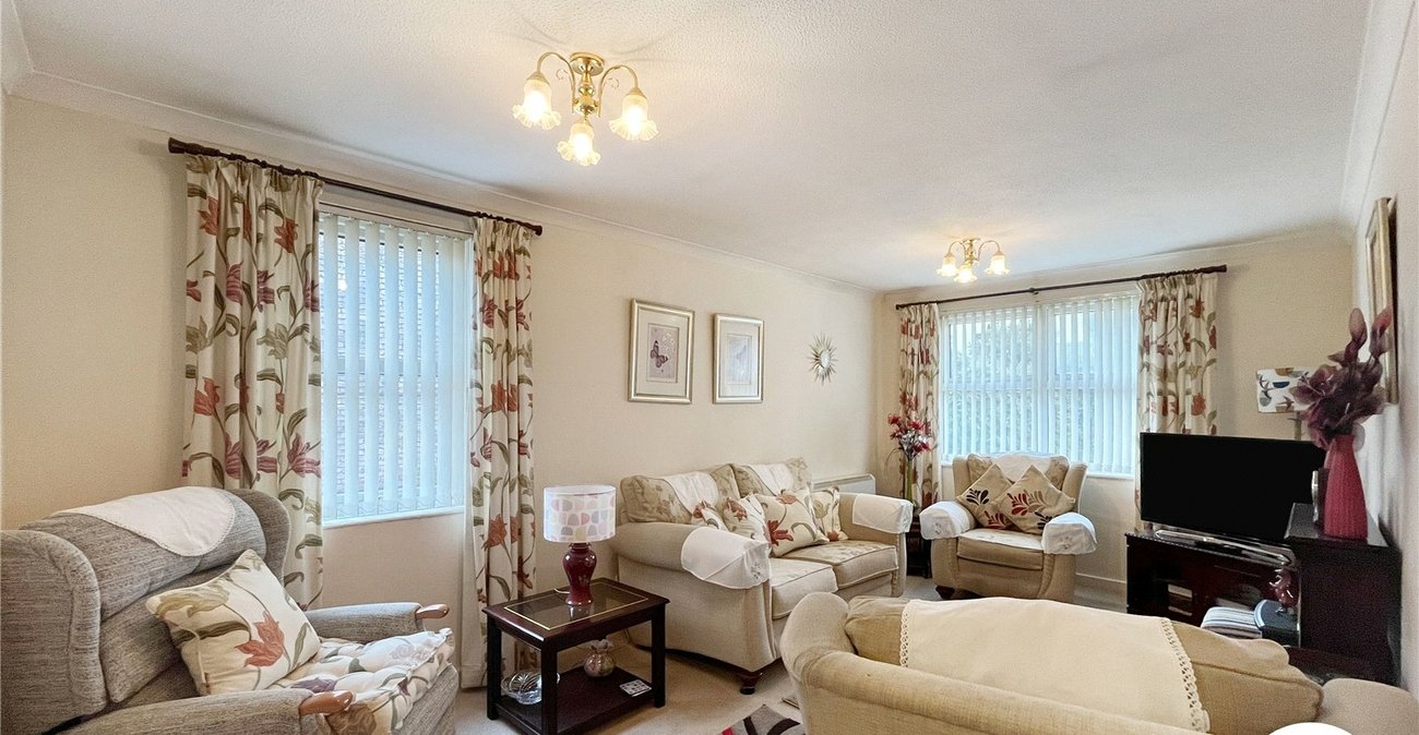 1 bedroom property for sale in West Street | Robinson Michael & Jackson