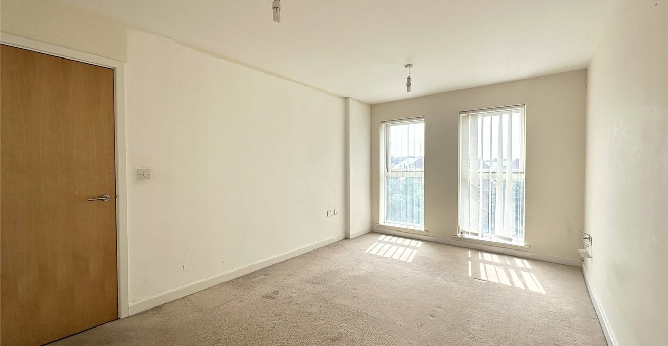 2 bedroom property for sale in Greenhithe | Robinson Jackson