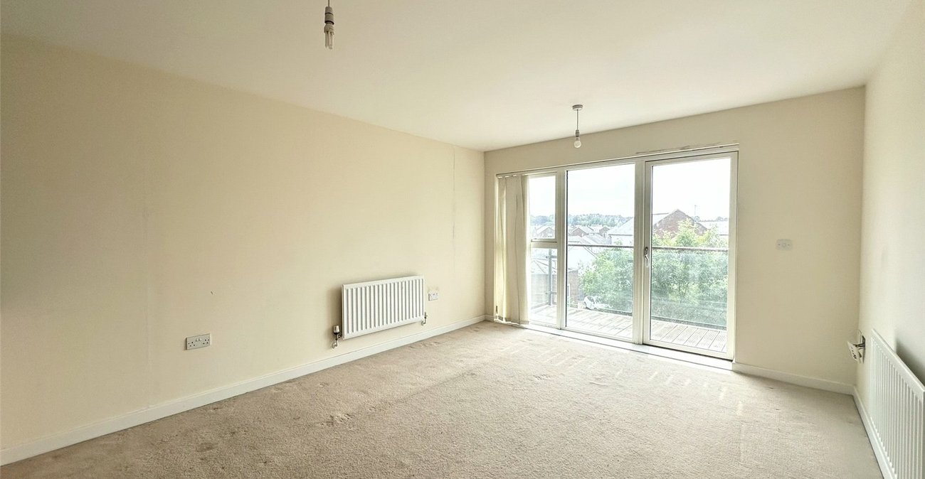 2 bedroom property for sale in Greenhithe | Robinson Jackson